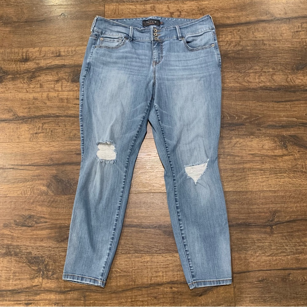 Torrid Light Blue Ripped Skinny Jeans. Plus Size 18R